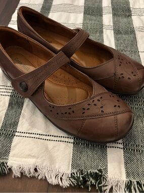 Cobb Hill Brown leather Mary Jane’s